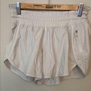 Lululemon hotty totty short - white